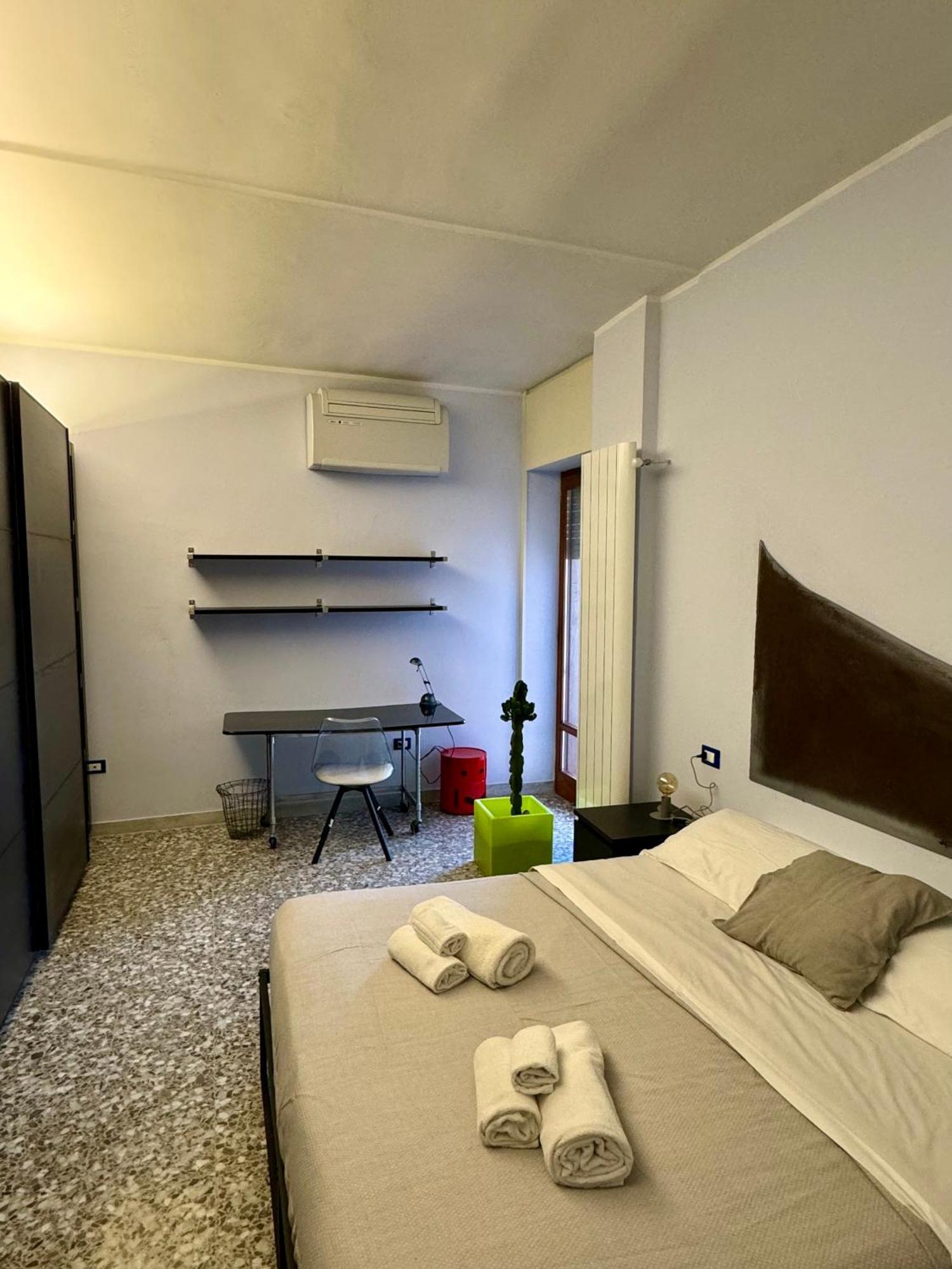 4 Balconi House- Appartamento Moderno A เลชเช ภายนอก รูปภาพ