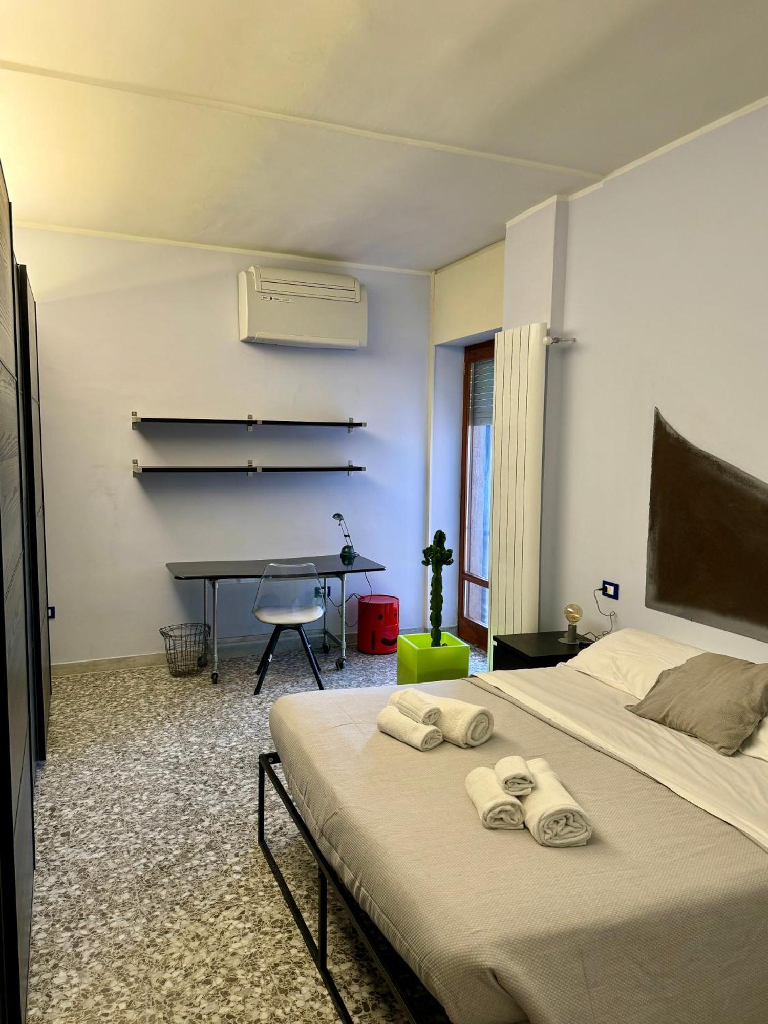 4 Balconi House- Appartamento Moderno A เลชเช ภายนอก รูปภาพ