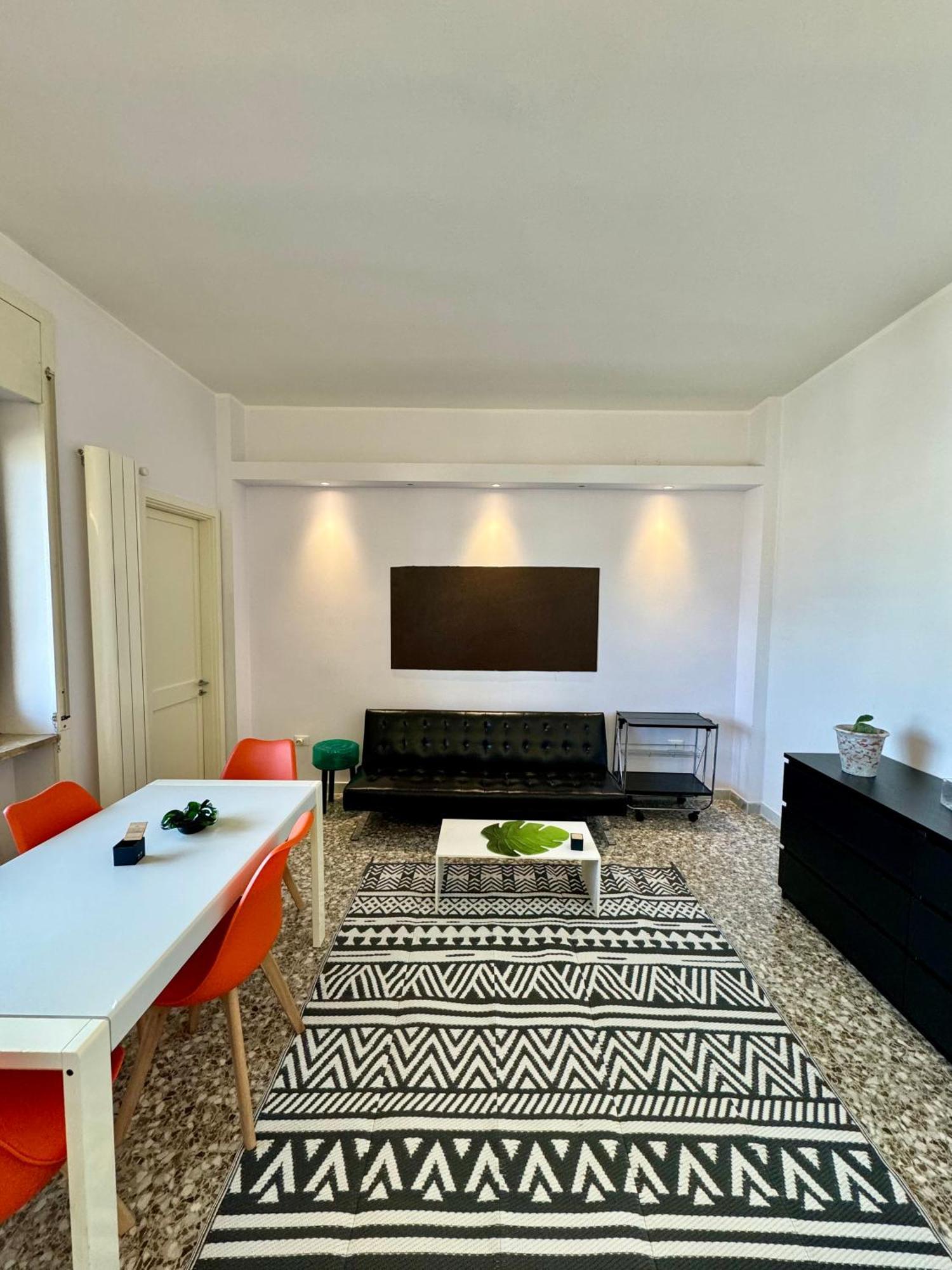 4 Balconi House- Appartamento Moderno A เลชเช ภายนอก รูปภาพ