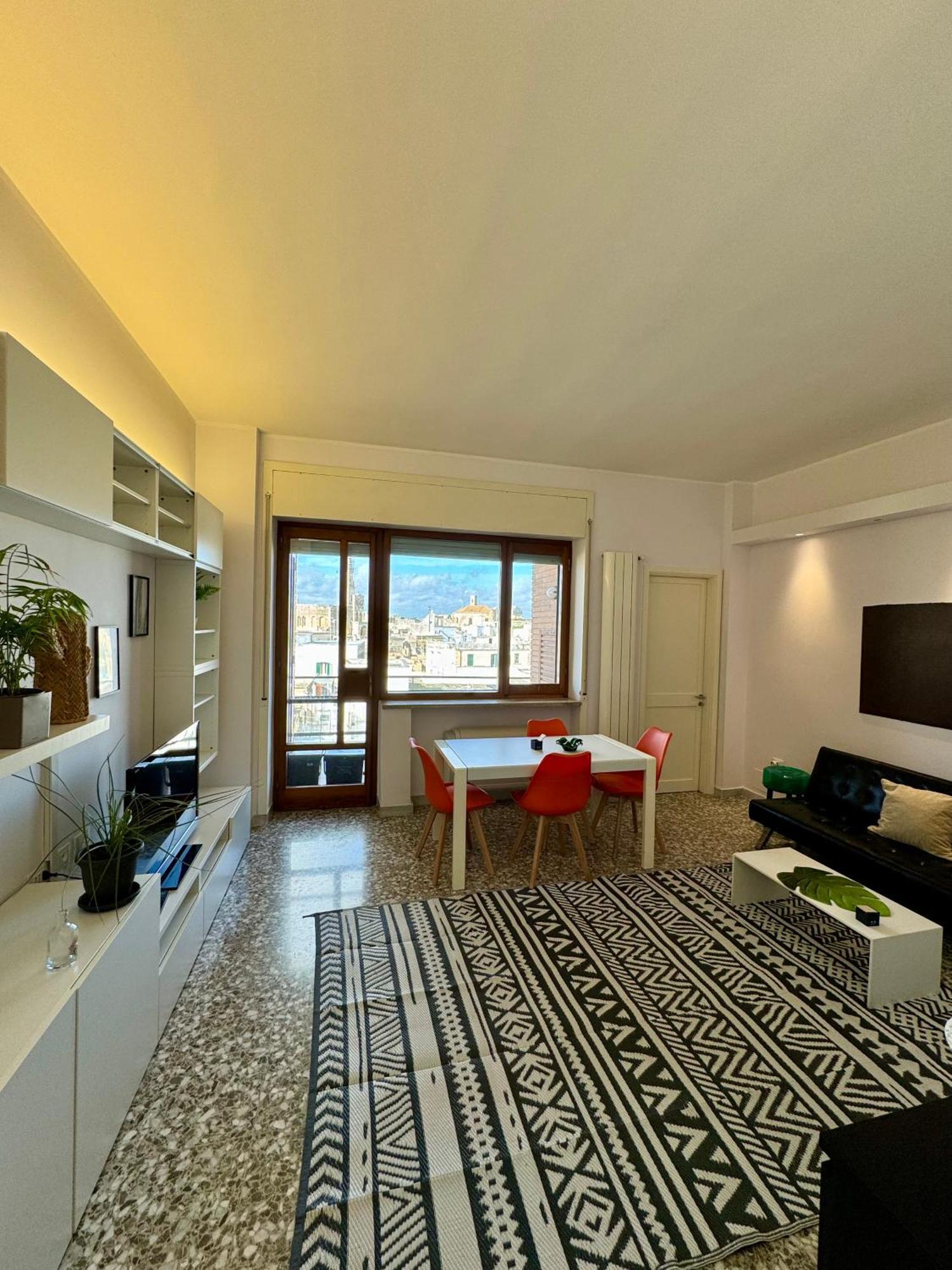 4 Balconi House- Appartamento Moderno A เลชเช ภายนอก รูปภาพ