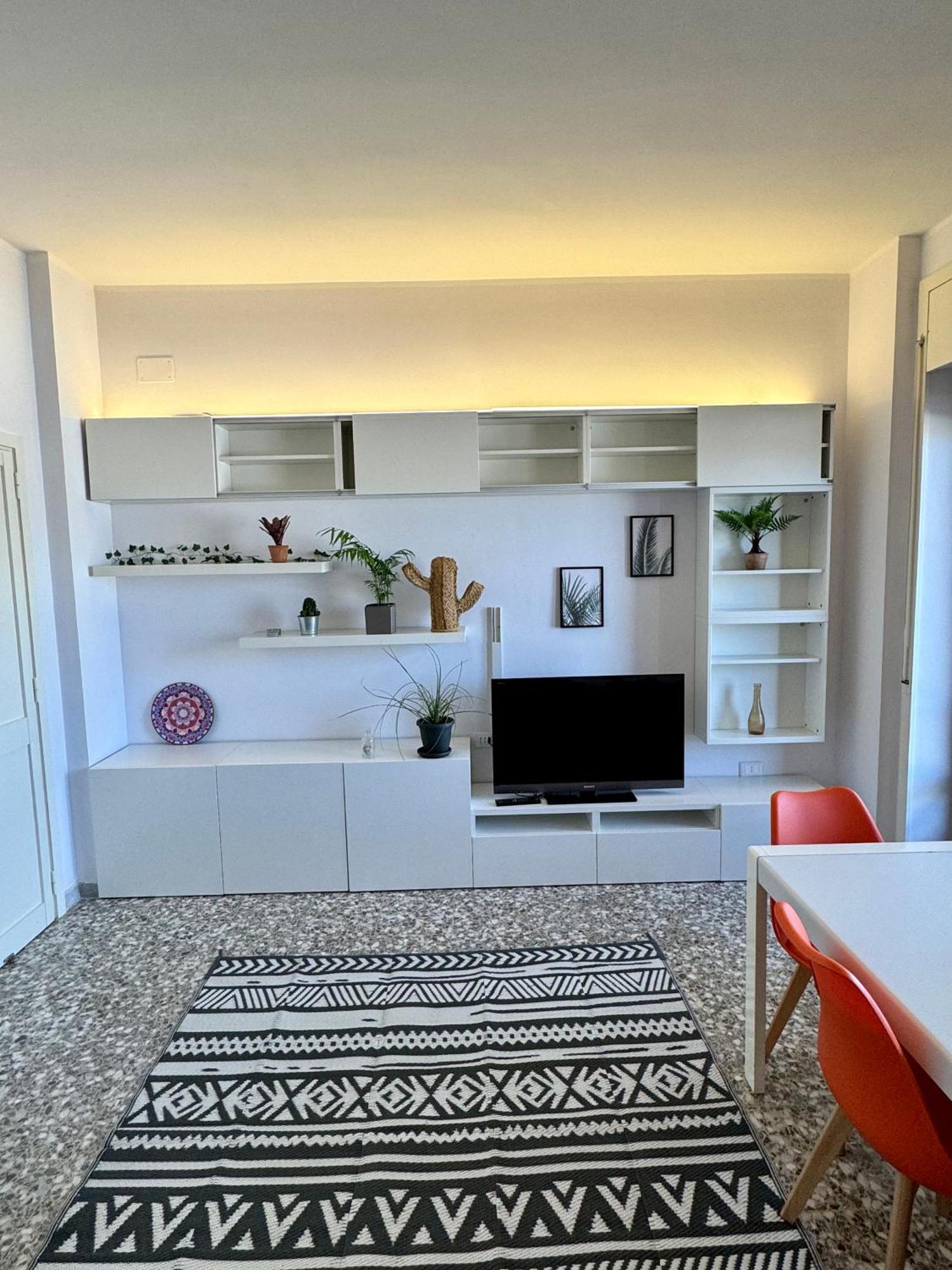 4 Balconi House- Appartamento Moderno A เลชเช ภายนอก รูปภาพ