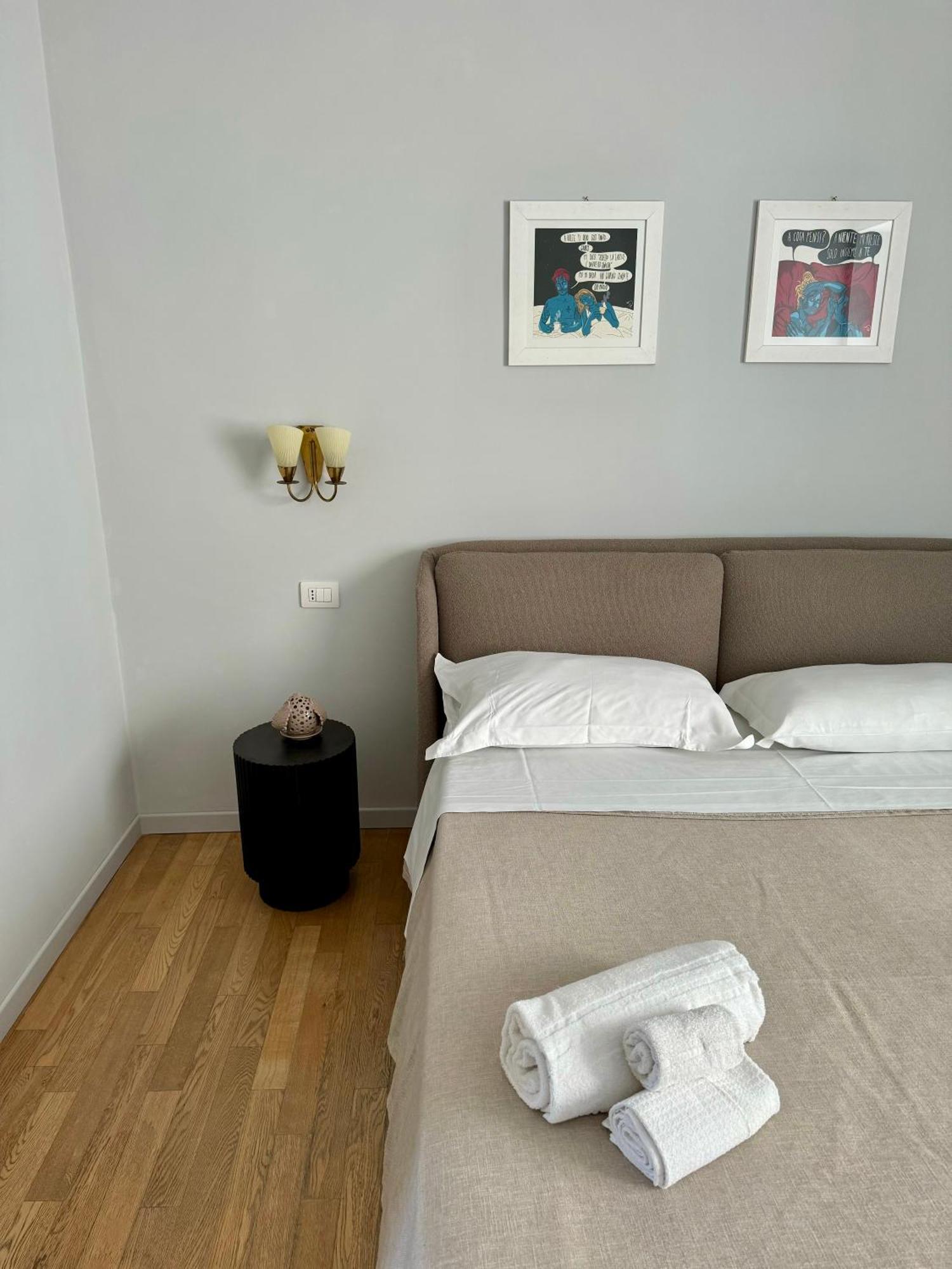 4 Balconi House- Appartamento Moderno A เลชเช ภายนอก รูปภาพ