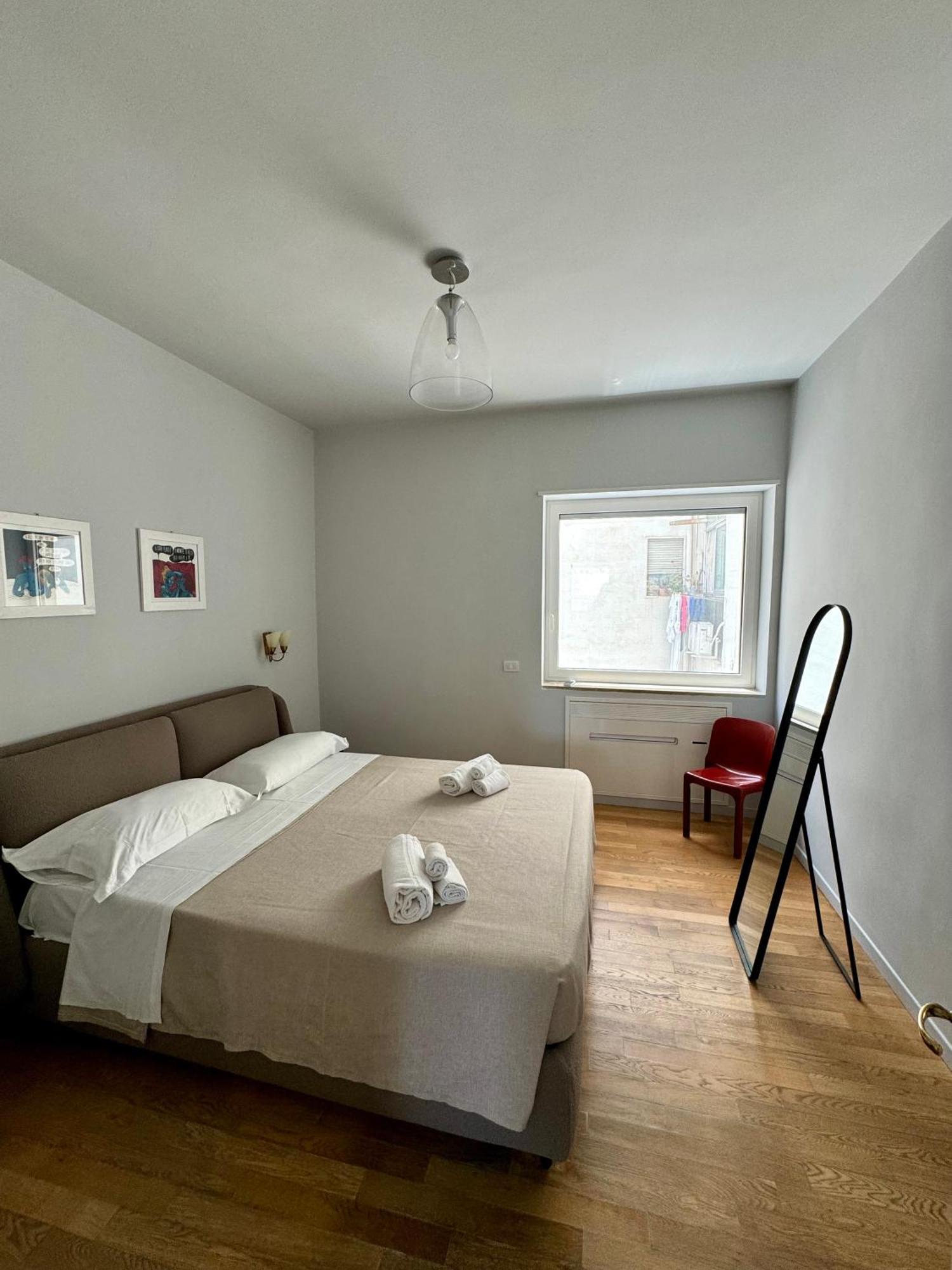 4 Balconi House- Appartamento Moderno A เลชเช ภายนอก รูปภาพ