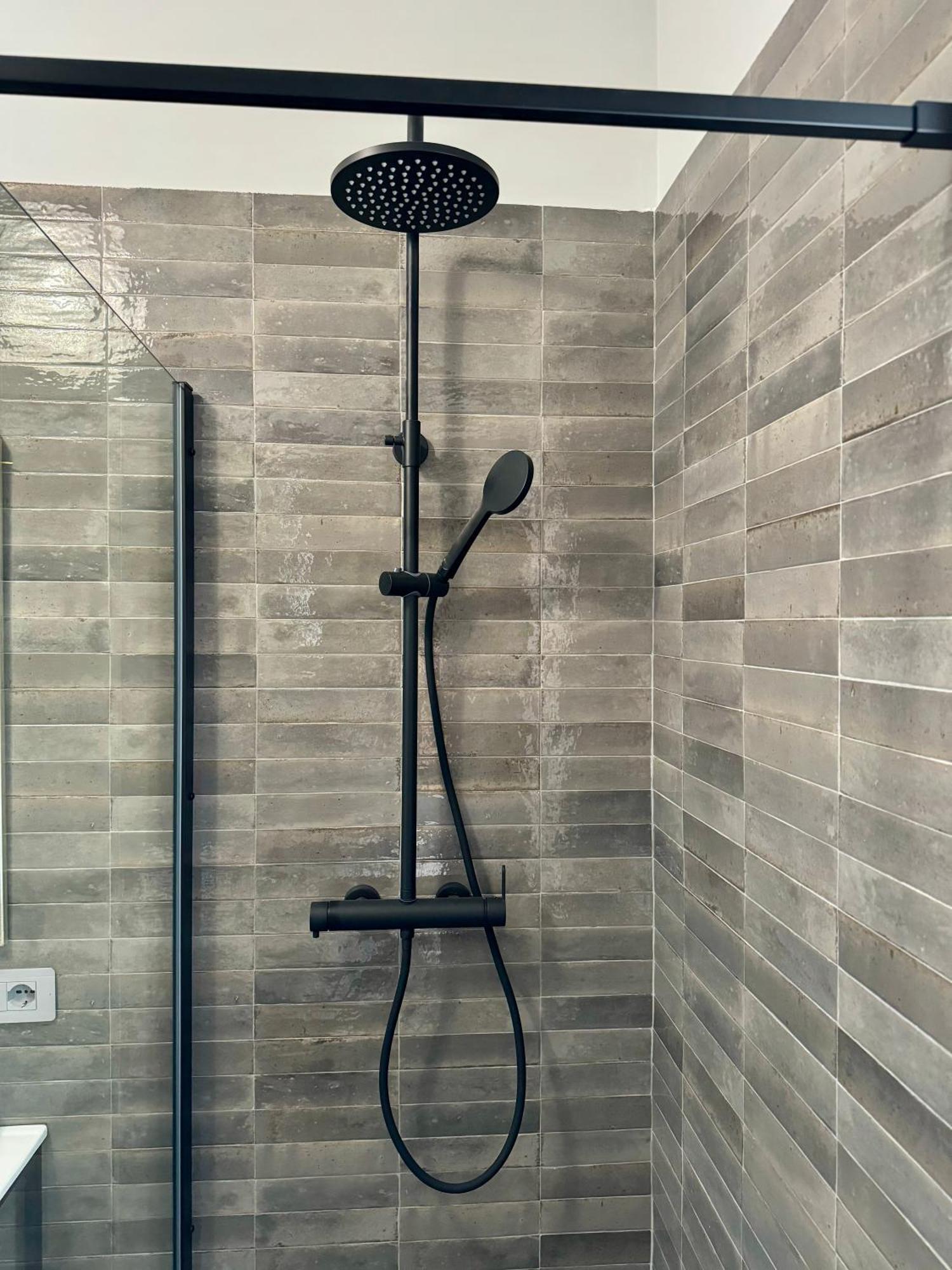 4 Balconi House- Appartamento Moderno A เลชเช ภายนอก รูปภาพ