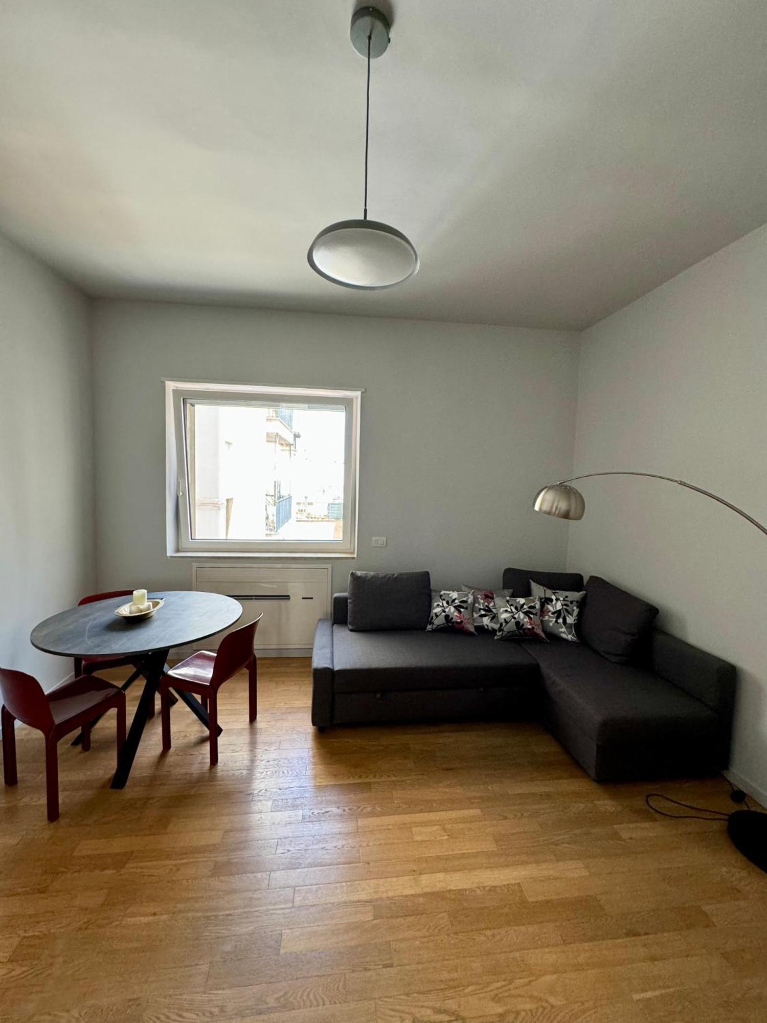 4 Balconi House- Appartamento Moderno A เลชเช ภายนอก รูปภาพ