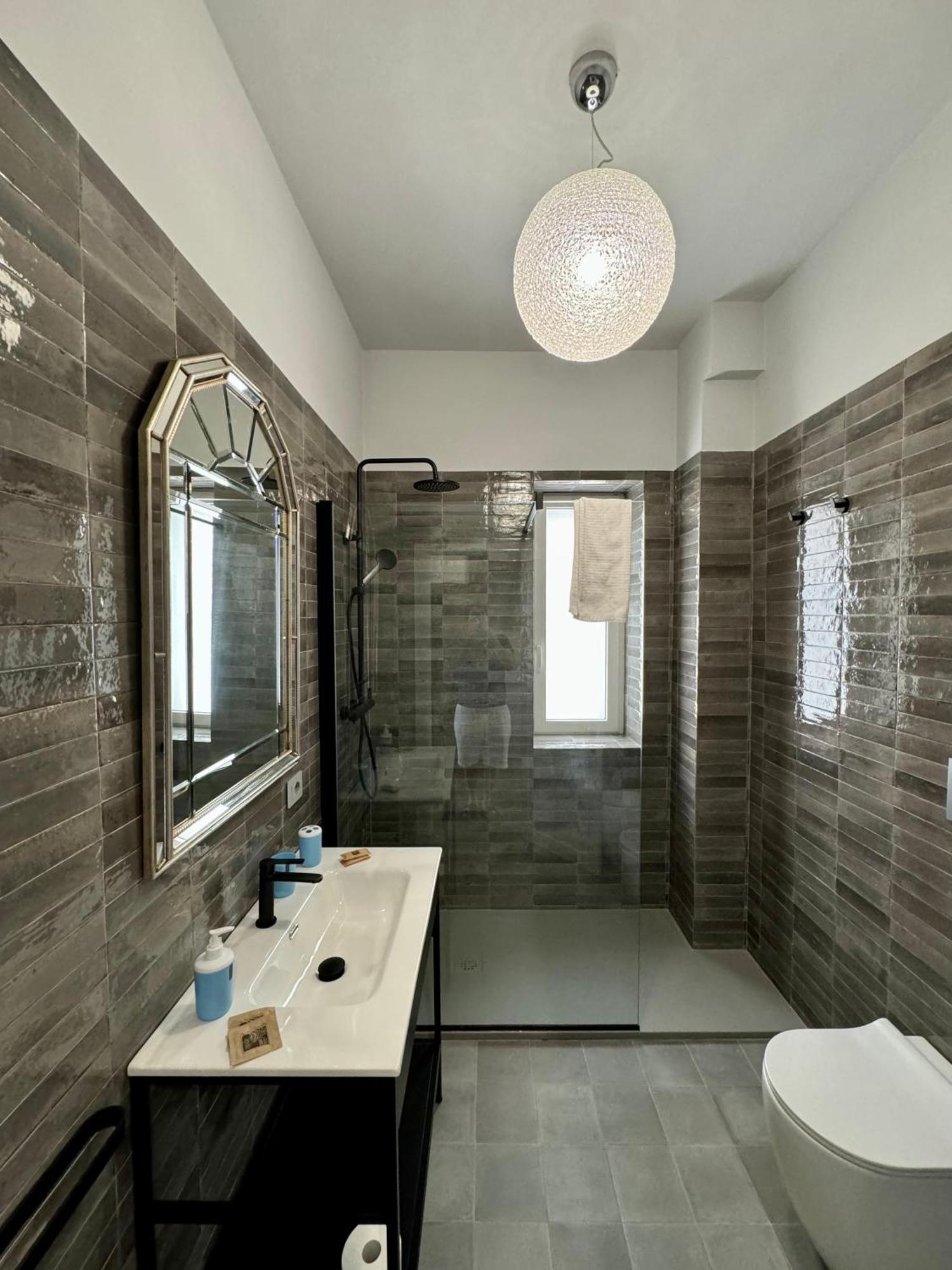 4 Balconi House- Appartamento Moderno A เลชเช ภายนอก รูปภาพ